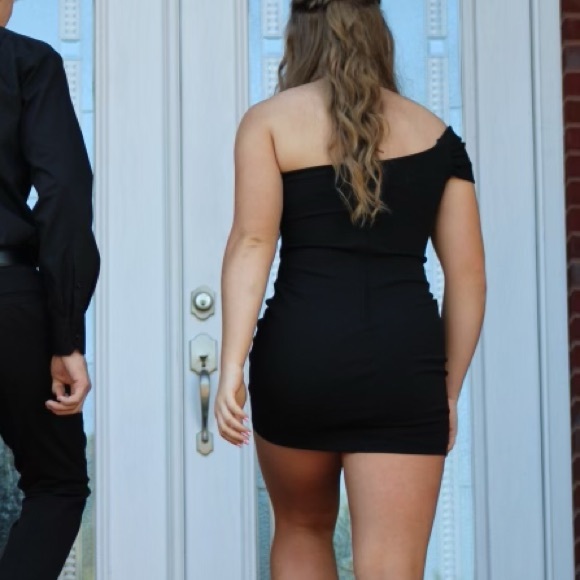 Hoco dress! Black w/ one sleeve! - Picture 4 of 5